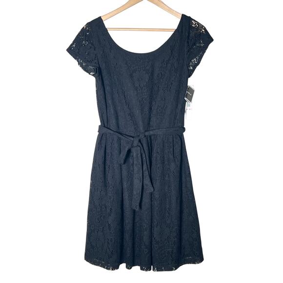 madison leigh Dresses & Skirts - NWT Madison Leigh black cap sleeve lace fit in flare dress size 10 B182